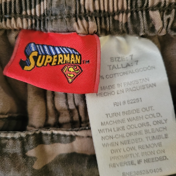 Superman boys camo shorts, size 7 - Picture 4 of 4